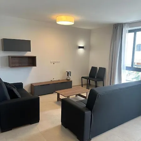1 Bedroom With Private Bathroom In A Shared 3 Bedroom In Swieqi 10 Min From Paceville And Apartament